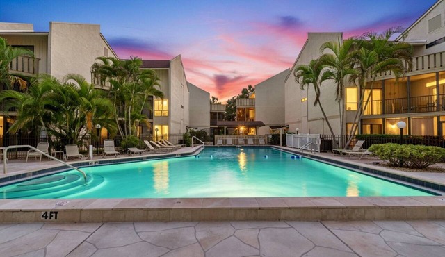 Heated Pool & Private Lanai in Tropical Siesta Key. Just 30 Feet from the Intracoastal!