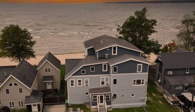 Historic Oneida Lakefront Home 14/BR Sleeps 42!