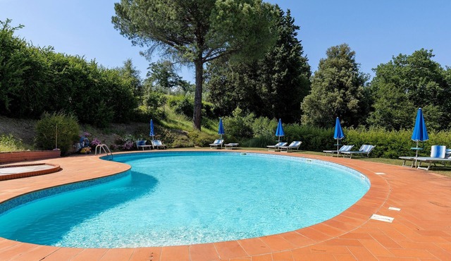 Holiday Home 'La Ripa - Appartamento I Nidi' with Shared Pool, Garden & Wi-Fi