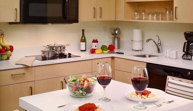Indulge in Home Like Comfort 2 Comfortable Units, Full Kitchen, Pets Allowed
