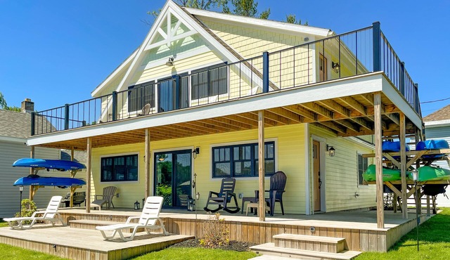 Kayak Shack: 1st Floor, Waterfront Lake House, Dock Boat & Jet Ski