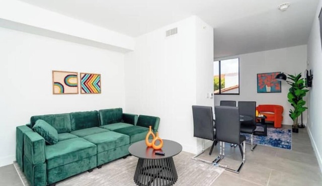 King Bed brand new safe Oasis minutes to Brickell