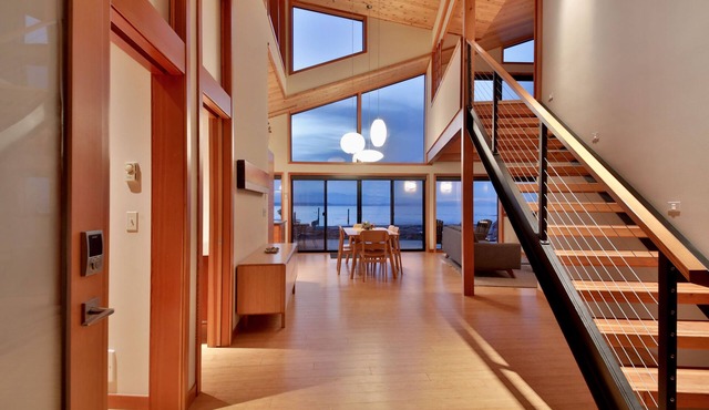 KINGFISHER BEACH HOUSE - West-facing waterfront! Perfect for World Cup 2026!