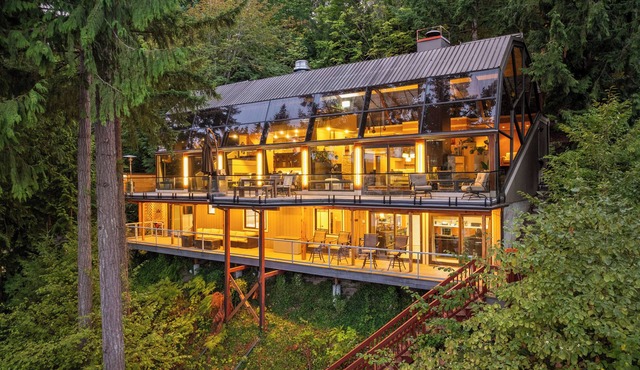 Lake front Glass house with Private Dock/Lake access/Kayak/Paddle board