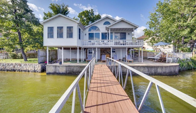 Lake View Cottage: Lake Ozarks Getaway