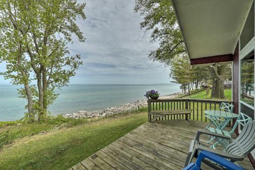 Lakefront Cottage Near Wineries + State Parks!