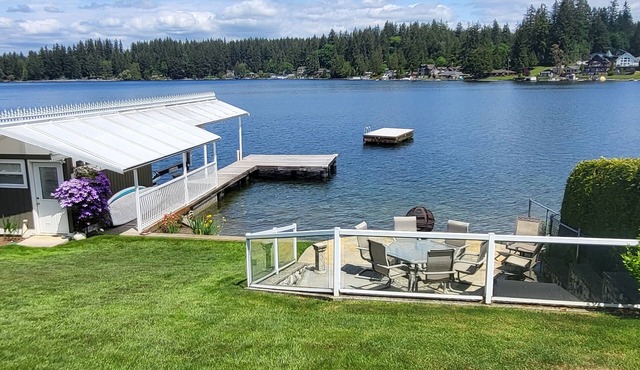Lakefront House with dock and lots of toys!