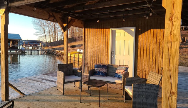 Lakefront Sinclair Daylight Dreamer, Hot Tub