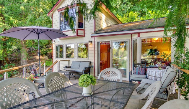 Lakefront Snohomish Cottage w/Private Dock!