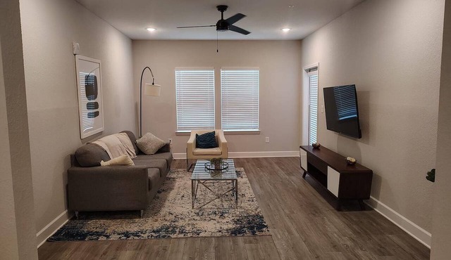 Landing | Chic 2BD, Gym, Pool