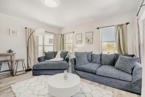 Lauderdale Breeze Villas - Luxury 3 BR Coastal Retreat
