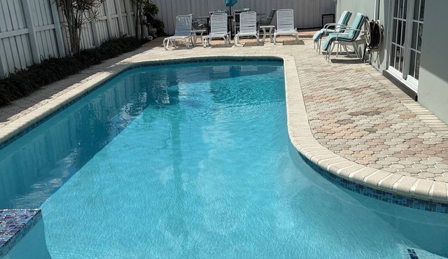 Lauderdale By Sea Beach, Amazing 8 Bedroom, 5 Bath, Heated pool, Foosball table.
