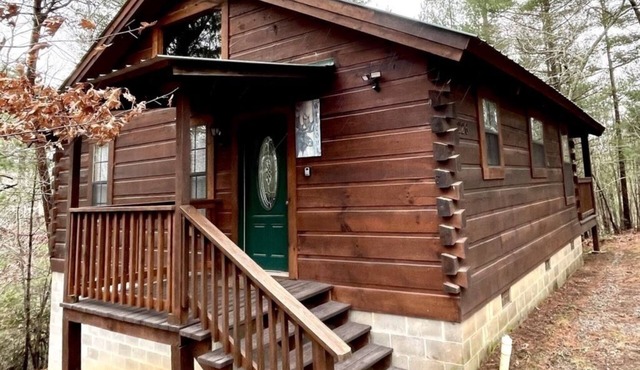 Loose Moose - Hot Tub, King Bed, Dog Friendly!