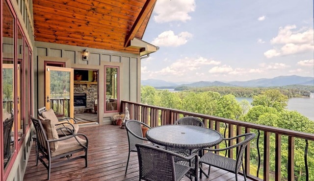 Luxurious Sanctuary Summit By Chatuge Home Concierge | Incredible Mountain & Lake Chatuge Views | Sleeps 19 | 6BR Retreat, fire pit, ping pong