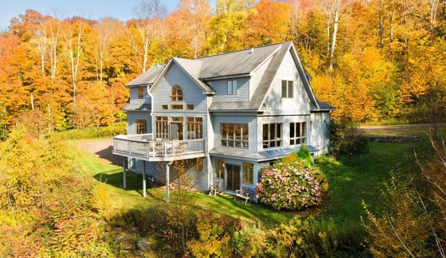 Luxury Mountaintop Estate – Spacious Retreat with Breathtaking Views
