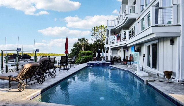 Luxury Villa*Pool*Hot Tub*Dolphins*Close to Beach