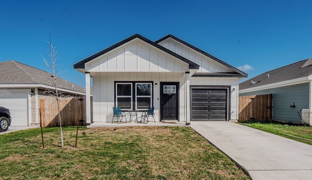 Modern 3-bedroom house with AC in charming Seguin