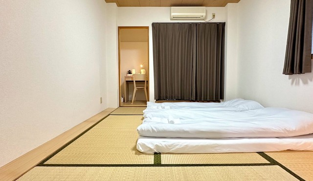 Nankai Airport Line Station and Hanazonocho Station each 2-minute walk Japanese-style room with kitchen and bathroom Excellent access to tourist attractions [ 301].