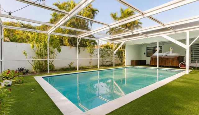 Near Little Havana - Pool Hot Tub WFH Space