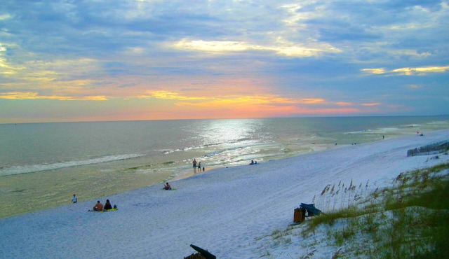 Nestled near beach-new updates-community pool-near shops, restaurants & cafes.