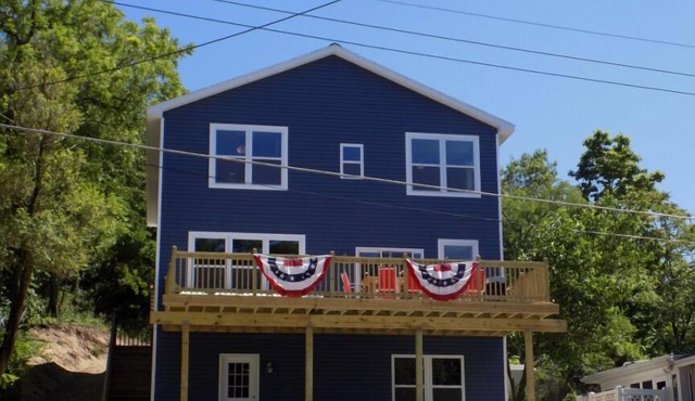 NEWLY BUILT 7 Bedroom Lake Shore Drive Beach Home - Hot Tub and Fire Pit!