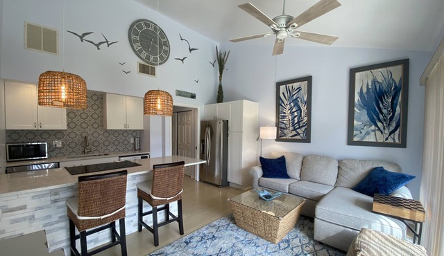 Newly Renovated Luxury Villa Overlooking Lake and Golf Course