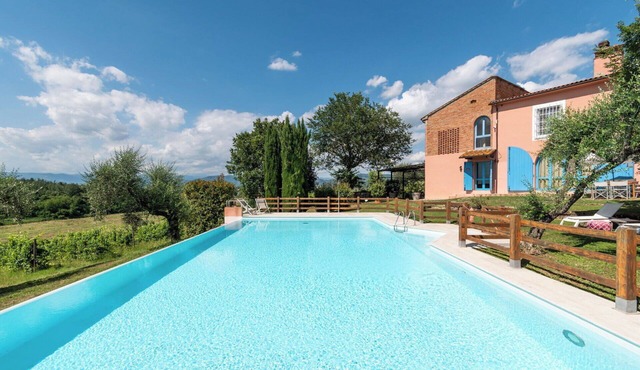 Nice apartment in villa for 6 people with pool, WIFI, A/C, TV, pets allowed and panoramic view