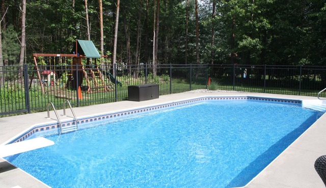 Nice family house just minutes from race track!