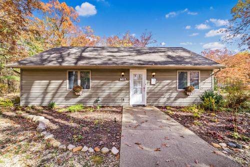 Oaks and Pines - Dog-Friendly Dual Homes in the Woods with Lake Access