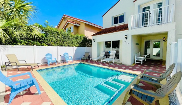 Ocean Oasis-Steps away from the Beach, Pool, Downtown