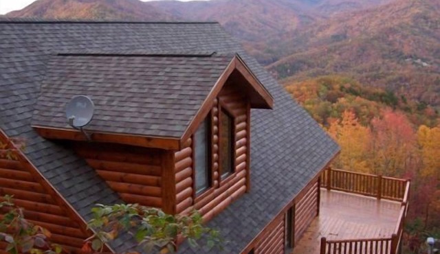 "Over the Edge" Cabin with Amazing Views! Last minute July 16th-20th discount !