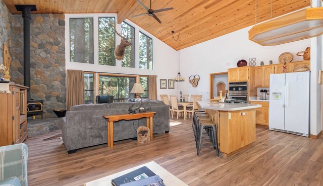 PEBBLE BEACH CLUB - ACCESS TO SNOWFLAKE LODGE REC