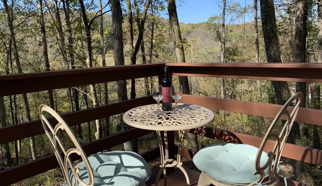 Pecan Valley Cabin - Romantic Getaway in Woods with Hot Tub