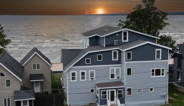 Penthouse | Historic Oneida Lakefront Condo 5