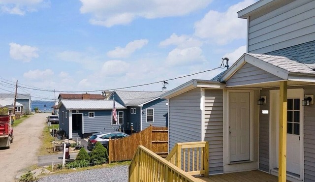 Perfect Saratoga Lake apartment! Central location for both racetrack and lake!