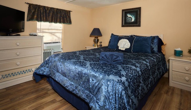 Pleasant Days B&b Scallop Room.