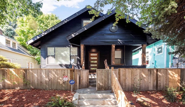 Pristine Renovation w/Epic Location, Pet Friendly, Fully Fenced, Hot Tub, Walk to Bars, Shopping