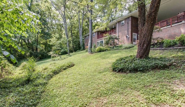 Private and secluded nature setting - 10 Minutes From Everything!