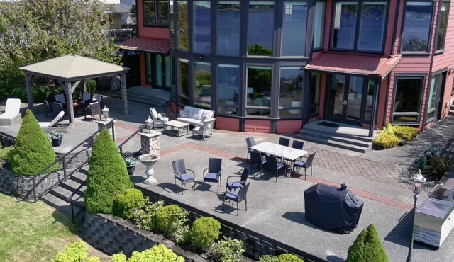 Private beach luxury home sleeps 12, Shelton, WA