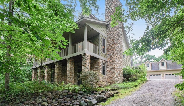 Private Forest Road to Upscale Lodge w/Hot Tub, Sauna, Golf Cart, Bocci Court