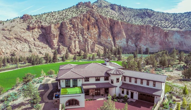 Private Luxury Home On Crooked River