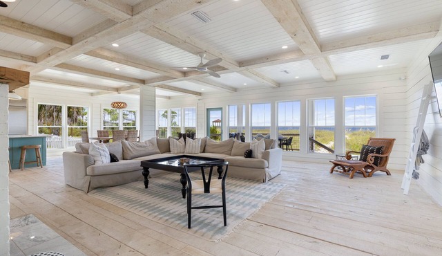 PRIVATE LUXURY BEACHFRONT HOME!