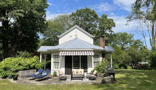 -Private renovated farmhouse along the Hudson surrounded by State Park Land