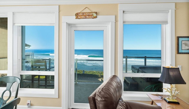 Promo! 2nd Floor, Corner Oceanfront Condo/Private Hot Tub/Pool/WiFi and More!