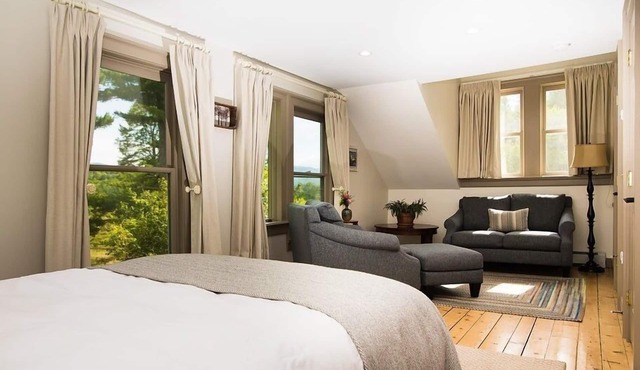Queen Room with Mtn Views