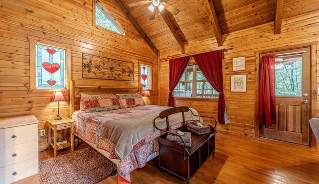 ROMANTIC GETAWAY COZY CABIN