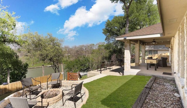 Serene Country Getaway – Lakefront Luxury & Comfort