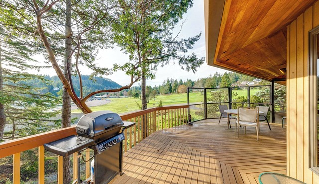 Serene La Conner Retreat w/Fireplace & Deck!