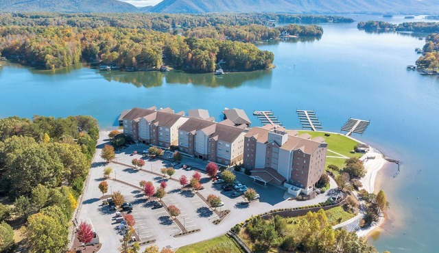 Smith Mountain Lake Retreat w/Resort Amenities!
