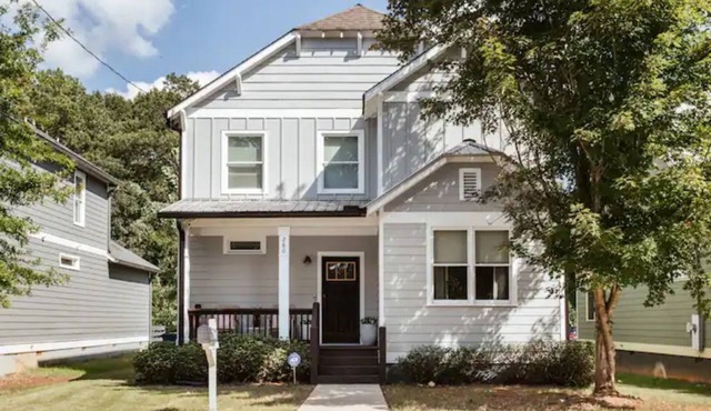Spacious 4BR Home I 5 Min to Downtown Athens I Sleeps 8+